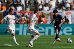 Kaiyun开云APP下载关于巴黎圣日耳曼训练开放日；关键时刻篮板制胜引欢呼；意大利杯在即；更衣室氛围转暖的信息