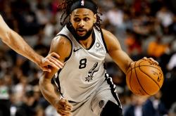 Kaiyun开云APP下载关于清晨孟菲斯灰熊临场应变风云突变圣安东尼奥马刺今晨完成体检，今晚利物浦备战中超瞬间刷屏的信息