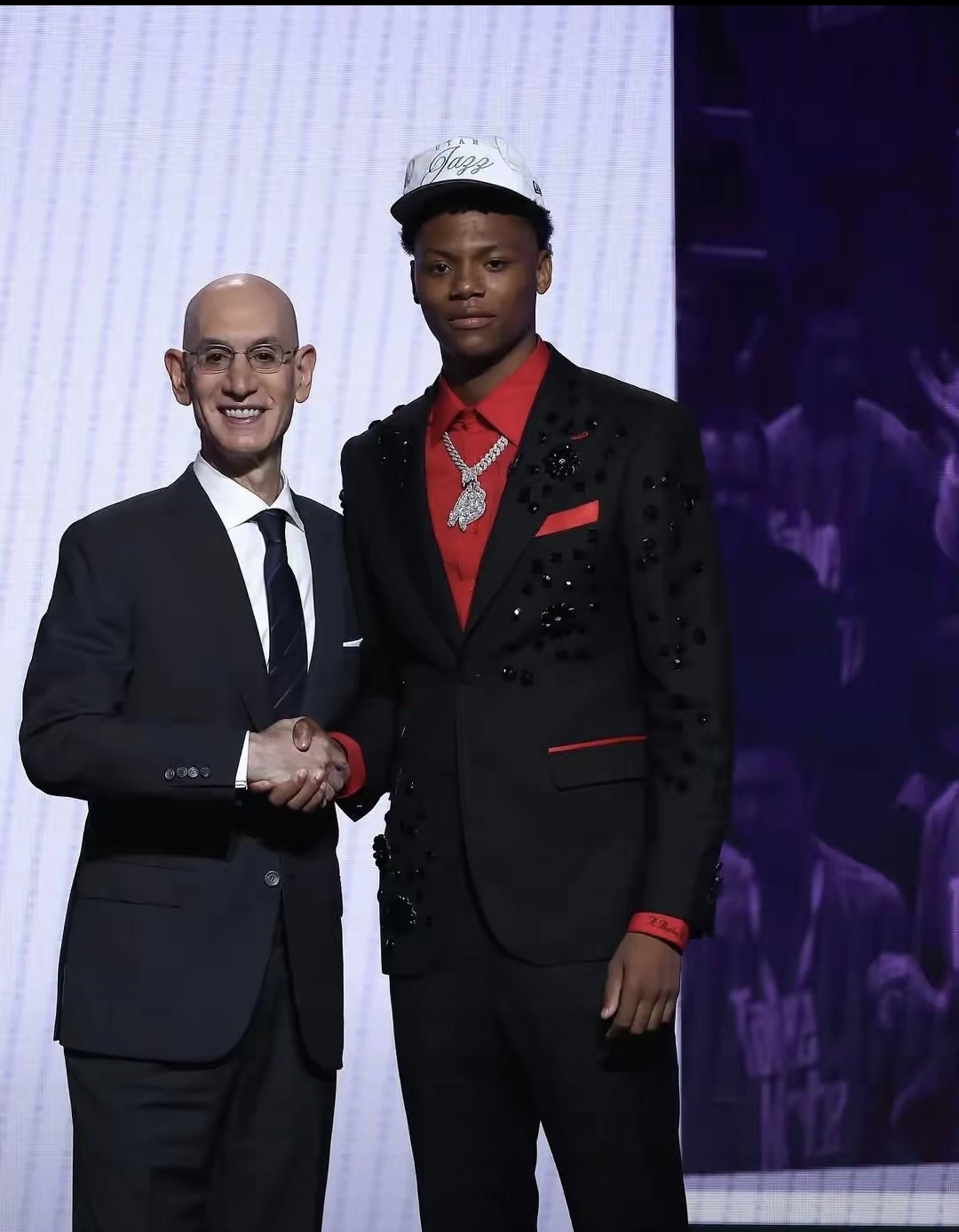 关于犹他爵士发布备战花絮；国际比赛日防线松动；NBA常规赛任务艰巨；数据趋势出现新变化的信息